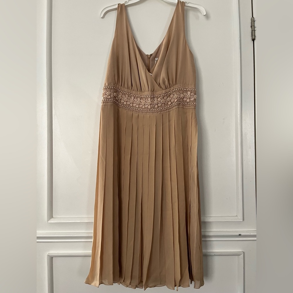 NEW 100% SILK Bloomingdale’s A-Line Dress Size 12 fully lined detail waist.